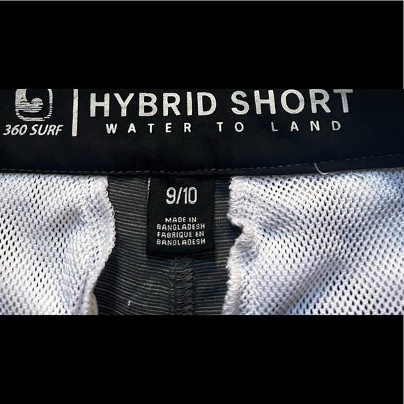 Hybrid Boy’s Water To Land Shorts, Size 9-10 Years, Excellent Preloved Condition - Picture 2 of 4